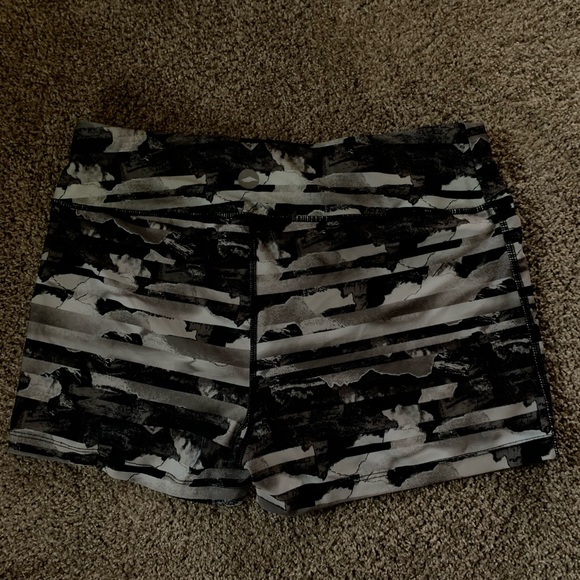 Spandex - Picture 3 of 4